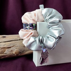 🇫🇷 Mermaid Shimmer Dream Pink/Silver – Scrunchie-bijou personnalisable by Oräkhova