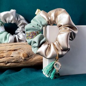 🇫🇷 Mermaid Magic Reef Green/Gold - Scrunchie-bijou personnalisable by Oräkhova